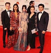 Team von "Heilstätten": Timmi Trinks, Nilam Farooq,  Sonja Gerhardt, Lisa-Marie Koroll, Emilio Sakraya auif dem Red Carpet @ Deutscher Filmball 2018 (©Foto. Martin Schmitz)